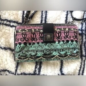 This beautiful clutch comes with wristlet and straps tweak as cross body bag.